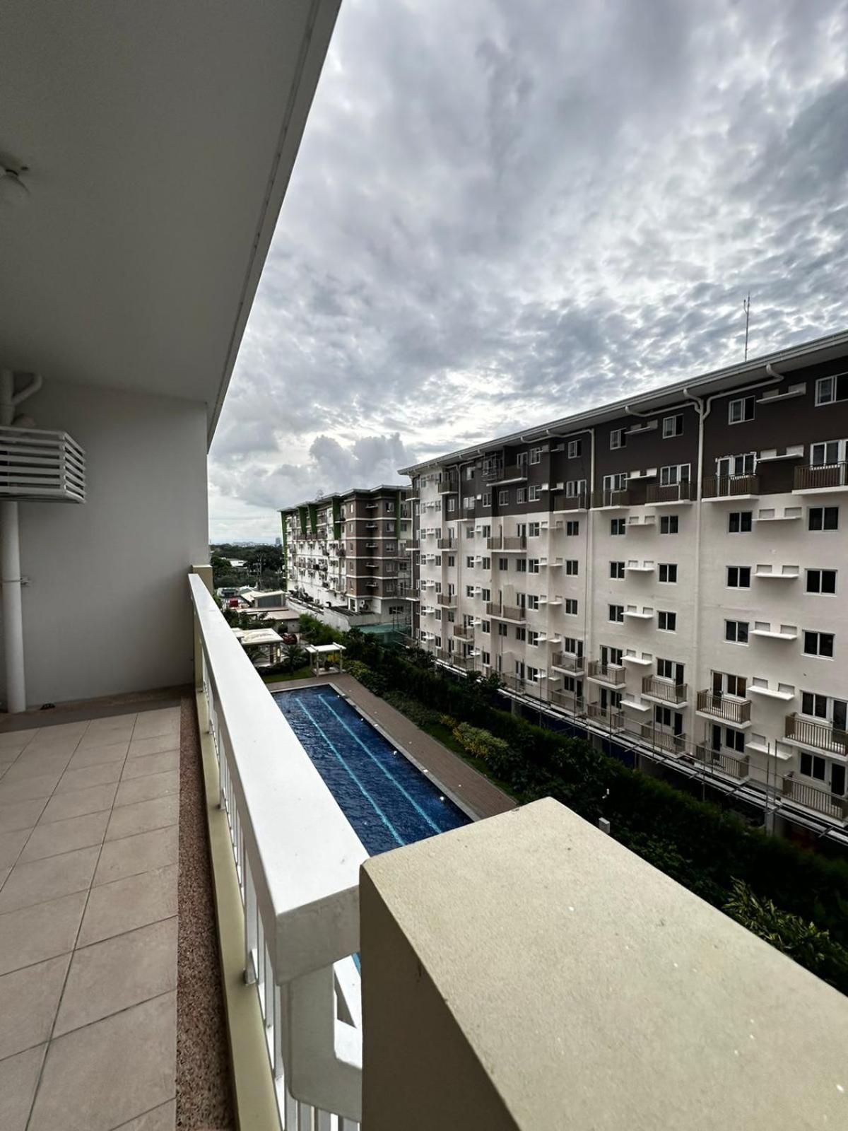 2 Bedroom Condo Unit Near Sm Bf & Naia At The Atherton By Dmci With 2 Balcony Paranaque City Exterior photo