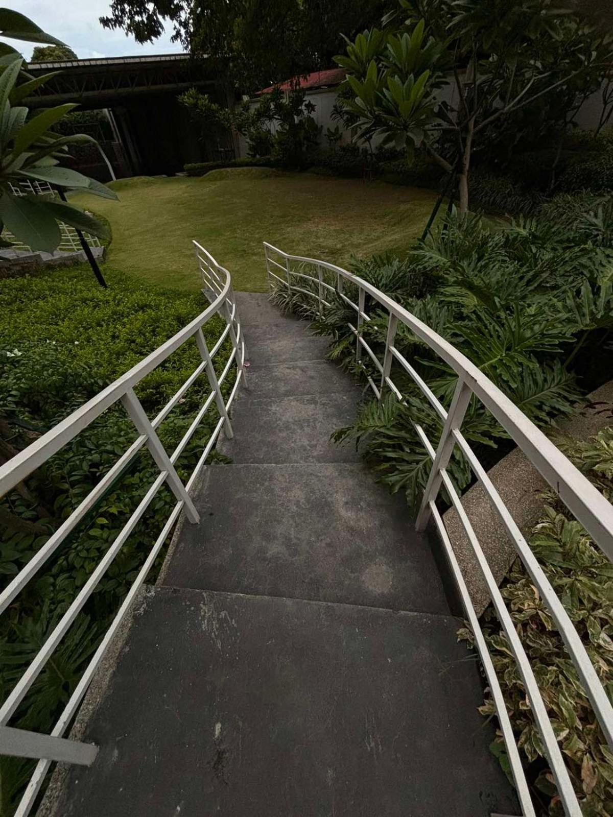 2 Bedroom Condo Unit Near Sm Bf & Naia At The Atherton By Dmci With 2 Balcony Paranaque City Exterior photo