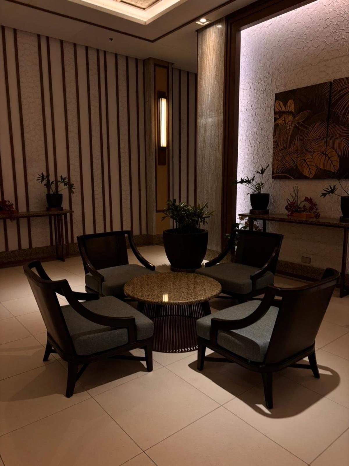 2 Bedroom Condo Unit Near Sm Bf & Naia At The Atherton By Dmci With 2 Balcony Paranaque City Exterior photo