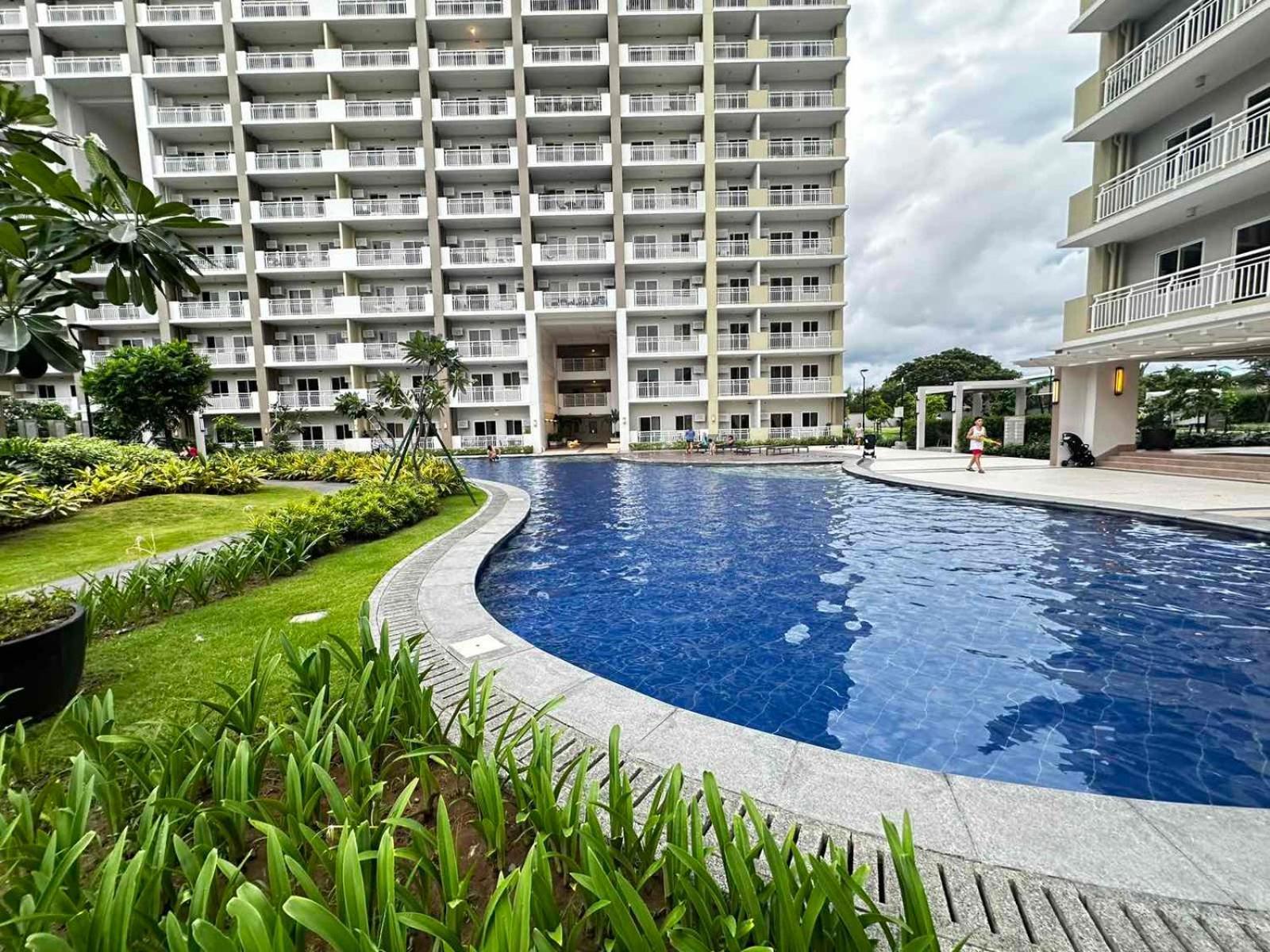 2 Bedroom Condo Unit Near Sm Bf & Naia At The Atherton By Dmci With 2 Balcony Paranaque City Exterior photo
