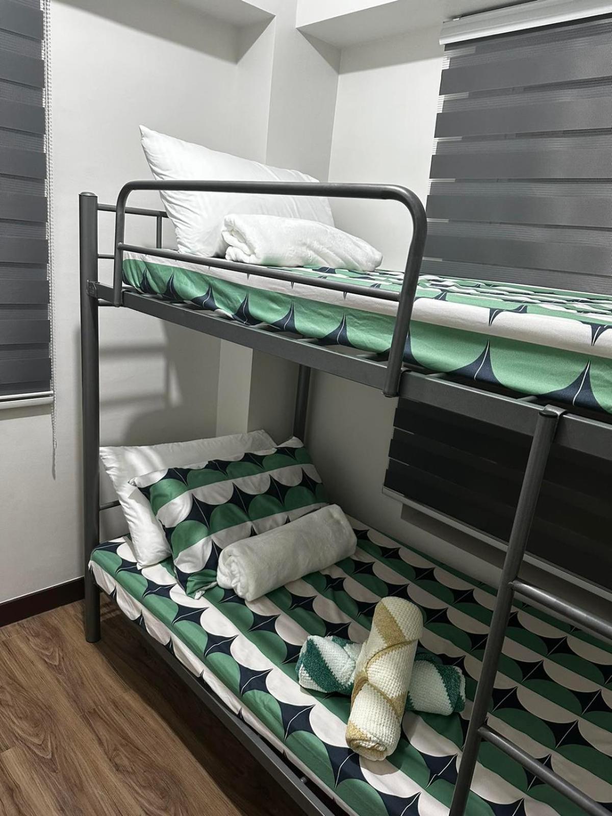 2 Bedroom Condo Unit Near Sm Bf & Naia At The Atherton By Dmci With 2 Balcony Paranaque City Exterior photo